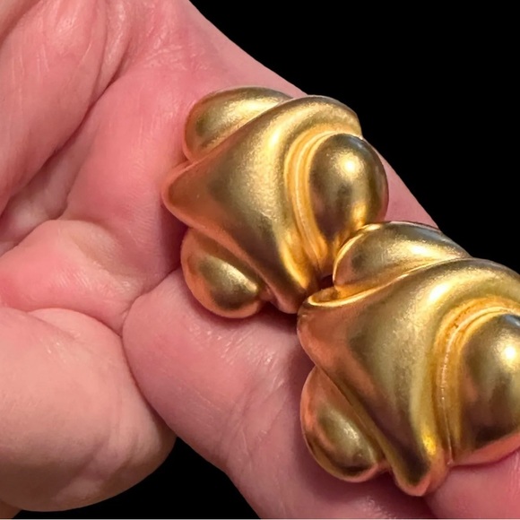 KJL Kenneth J Lane Clip Earrings Chunky Modernist Matte Gold Tone Vintage - Picture 4 of 8